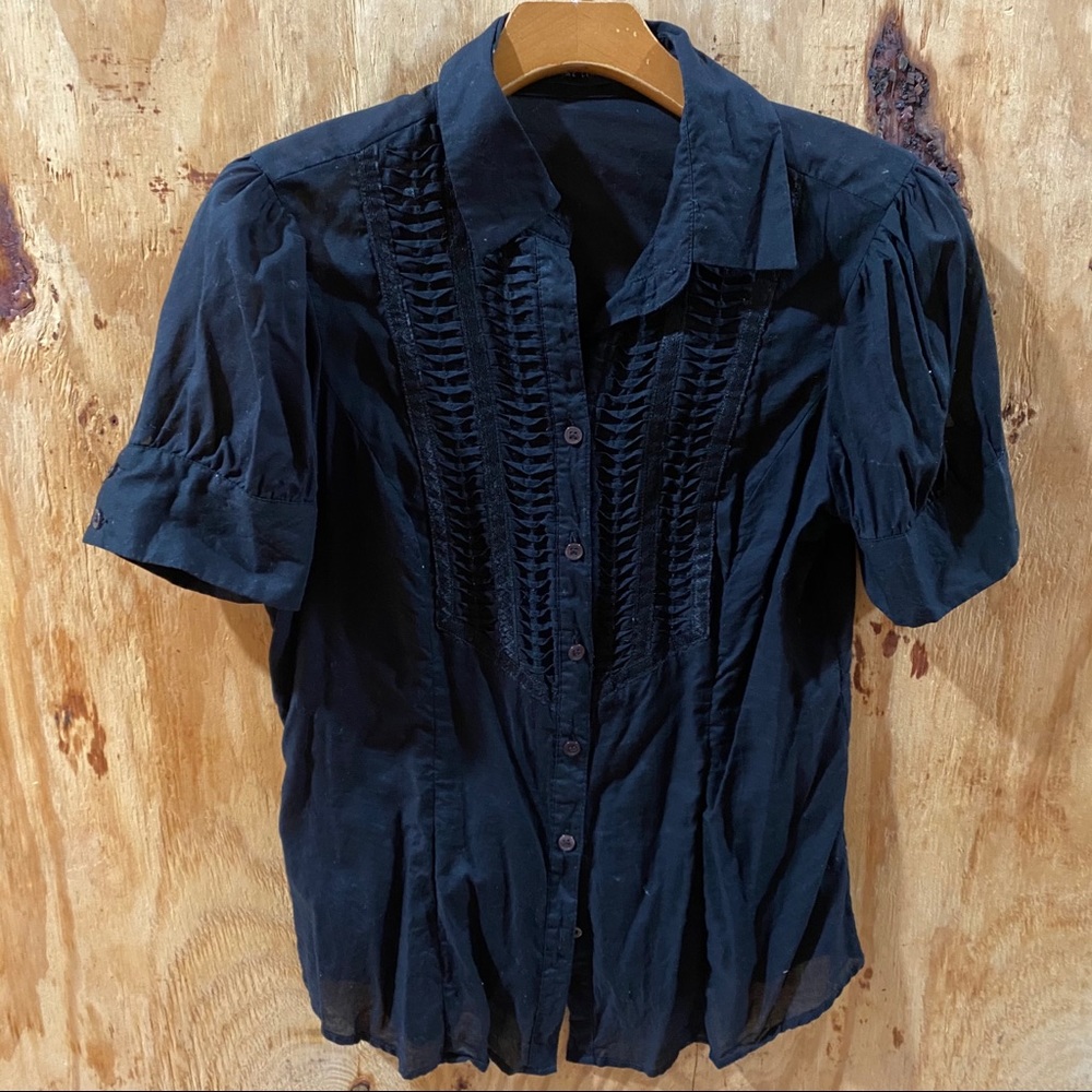 The Limited front ruched laced M black puff sleeve